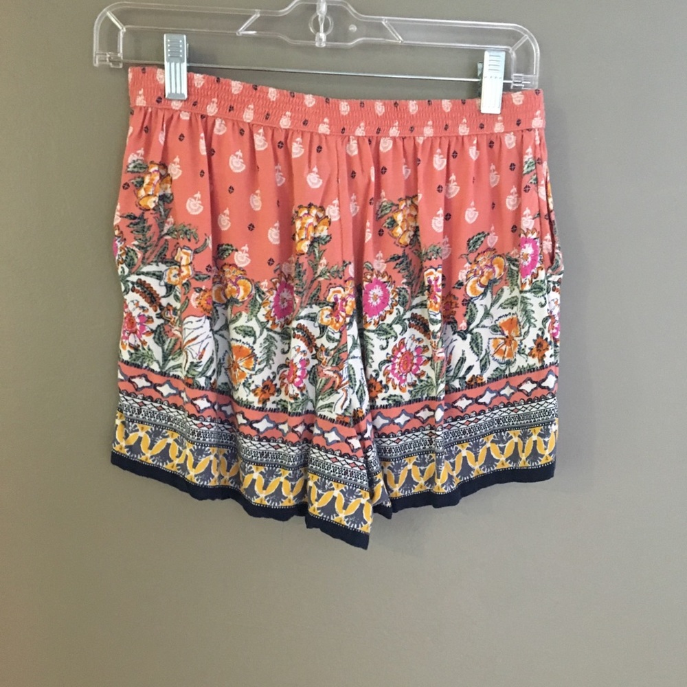 Flowy Pattern Shorts - Picture 3 of 5